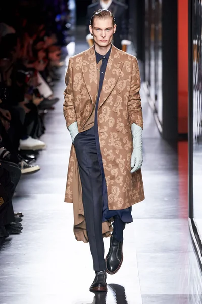 Look 12